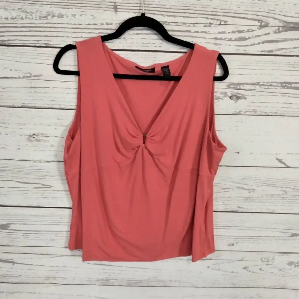 "Context" woman's sleeveless shirt